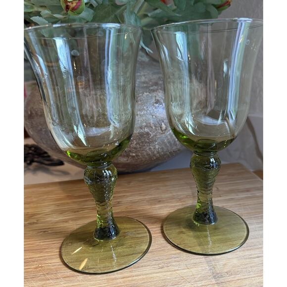 2 Vintage Libbey Martello Avocado Green Stem Wine Glasses Water Goblets 7.5” - Picture 1 of 7